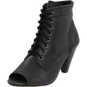 Report Women's Cullens Ankle Boot